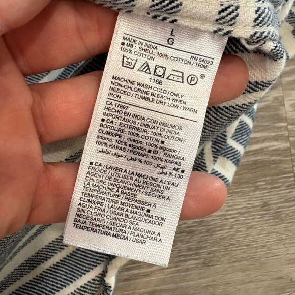Old Navy Striped Cotton Regular Fit Over shirt sz L - Picture 4 of 10